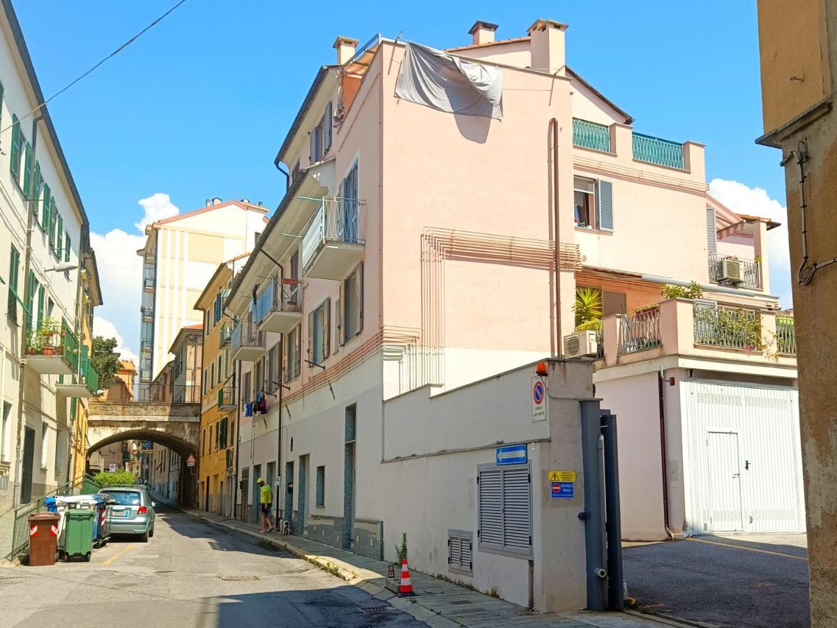 A Casa Di Pizz - Bilocale Con Posto Auto Apartment Savona Luaran gambar