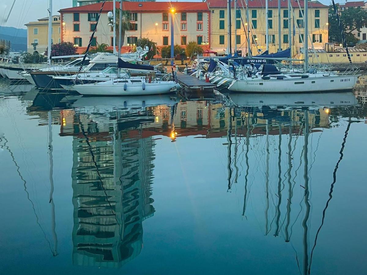 A Casa Di Pizz - Bilocale Con Posto Auto Apartment Savona Luaran gambar